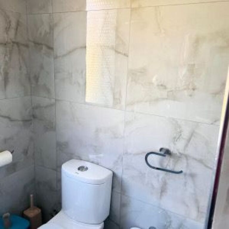 Apartsment me qera 2+1 te Xhenfize Keko