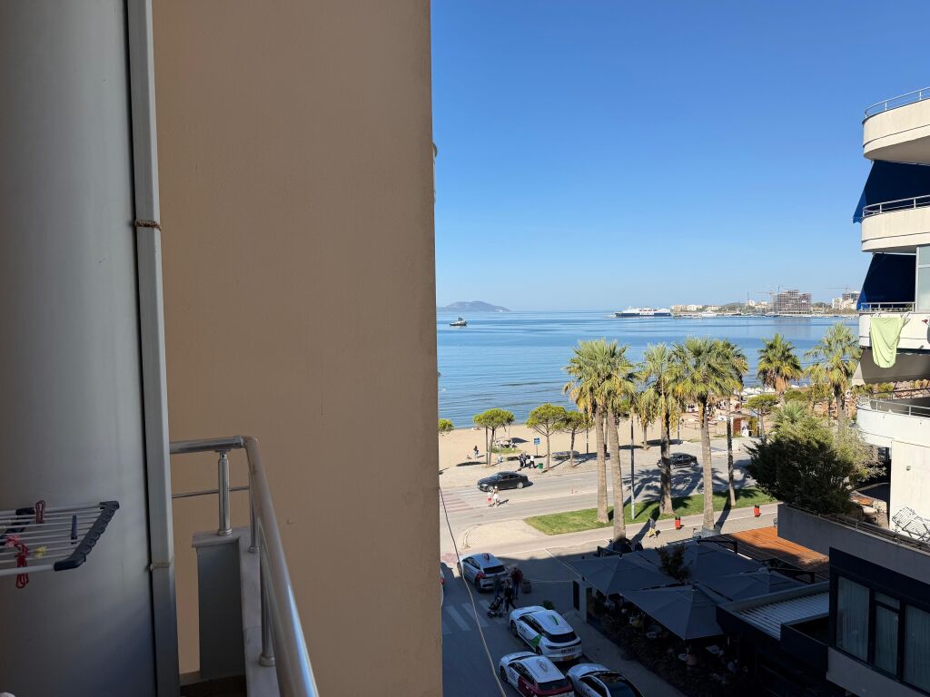 🏡 APARTAMENT ME QIRA – LUNGOMARE, VLORË