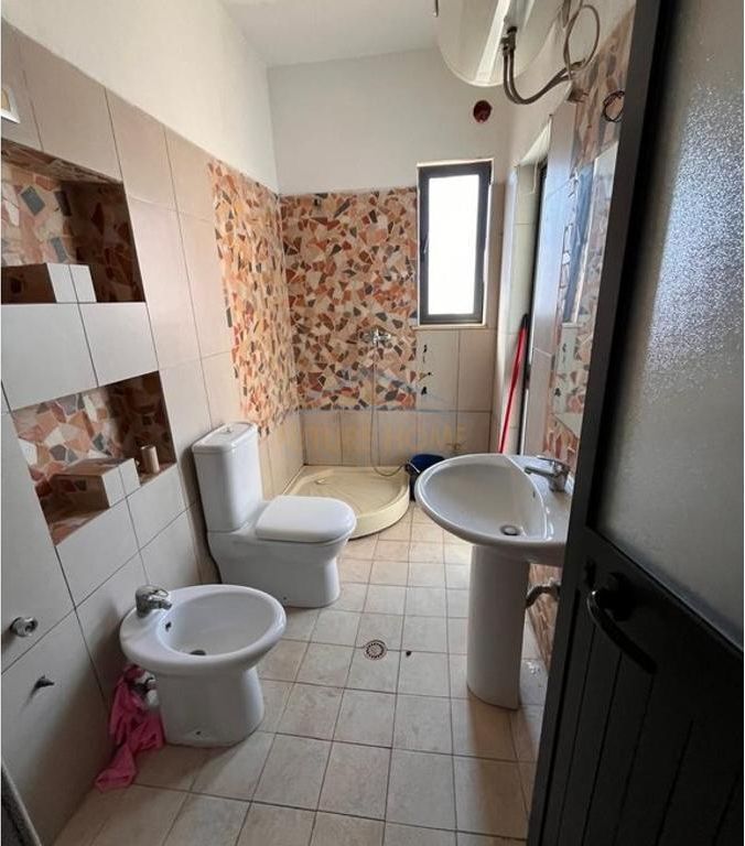 Disponojme per Qera, Duplex, Rruga e Dibres, Tirane