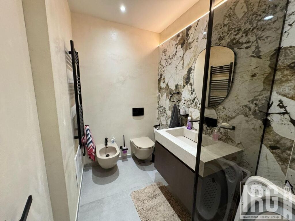 SHITET APARTAMENT LUKSOZ me 2 poste parkimi tek Kodra e Diellit