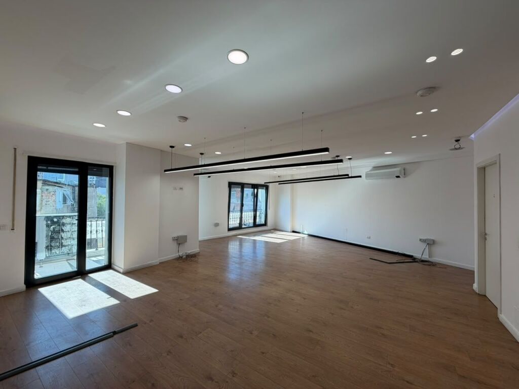 Business premises for rent at Zogu I Boulevard.