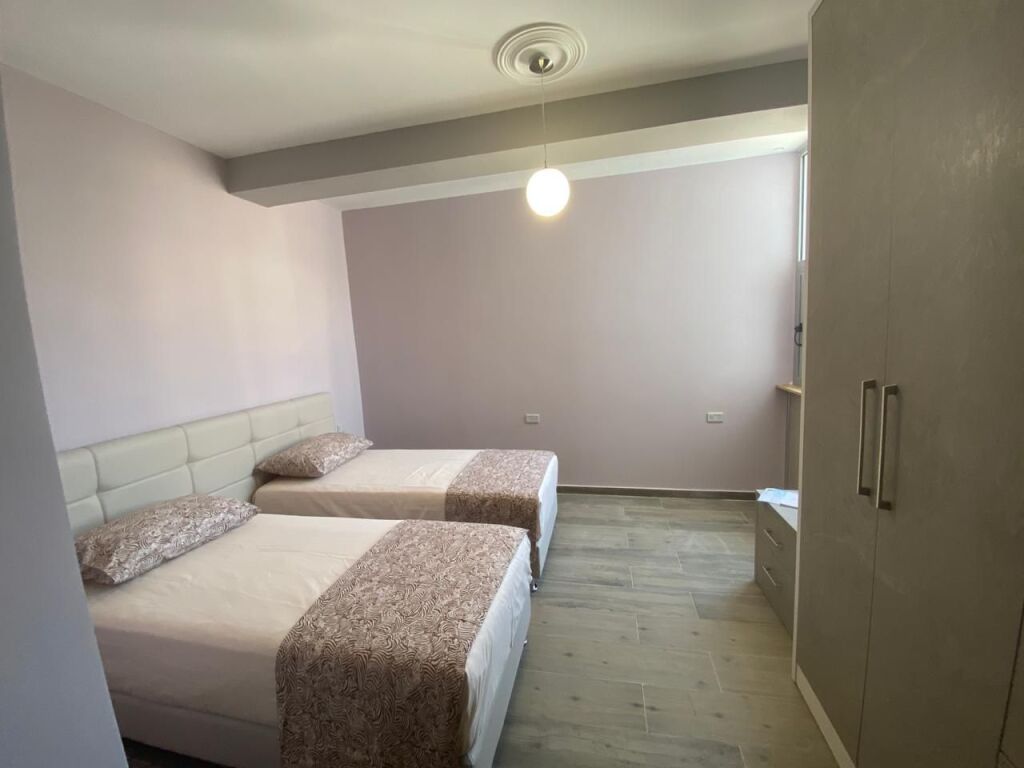 🏡 APARTAMENT 2+1+2 BALLKONE ME QIRA AFATGJATË – VLORË/Kombianti i Peshkut