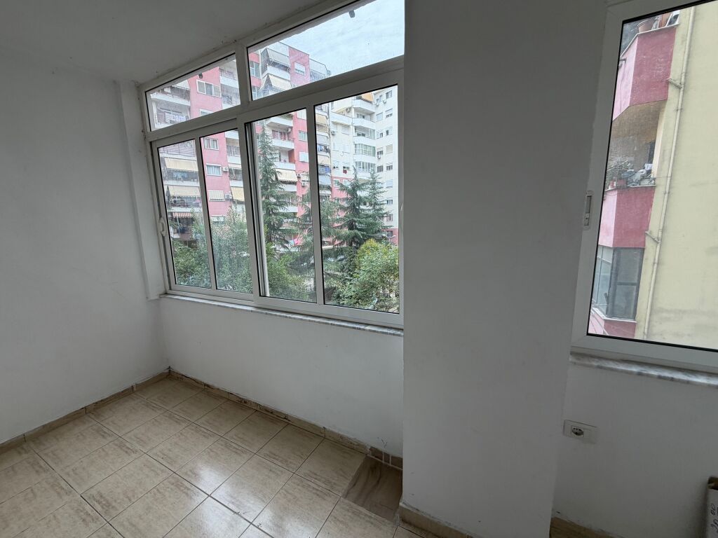 2+1, te nela 6 yzberisht, 550 mije leke