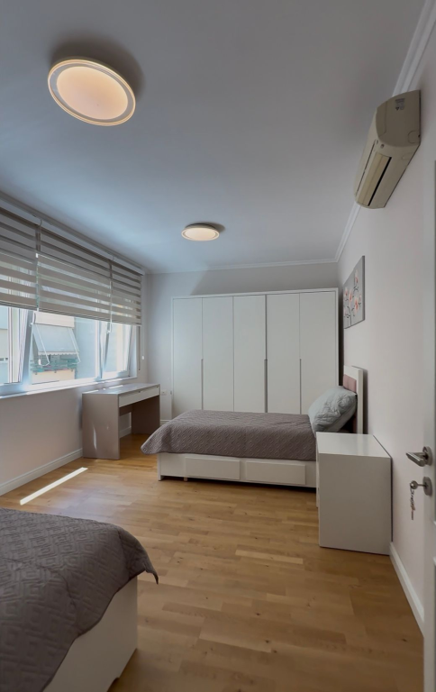 Shitet apartament 3+1+2 me post parkimi në Rrugën Eduard Mano, pranë Kopshtit Zoologjik.