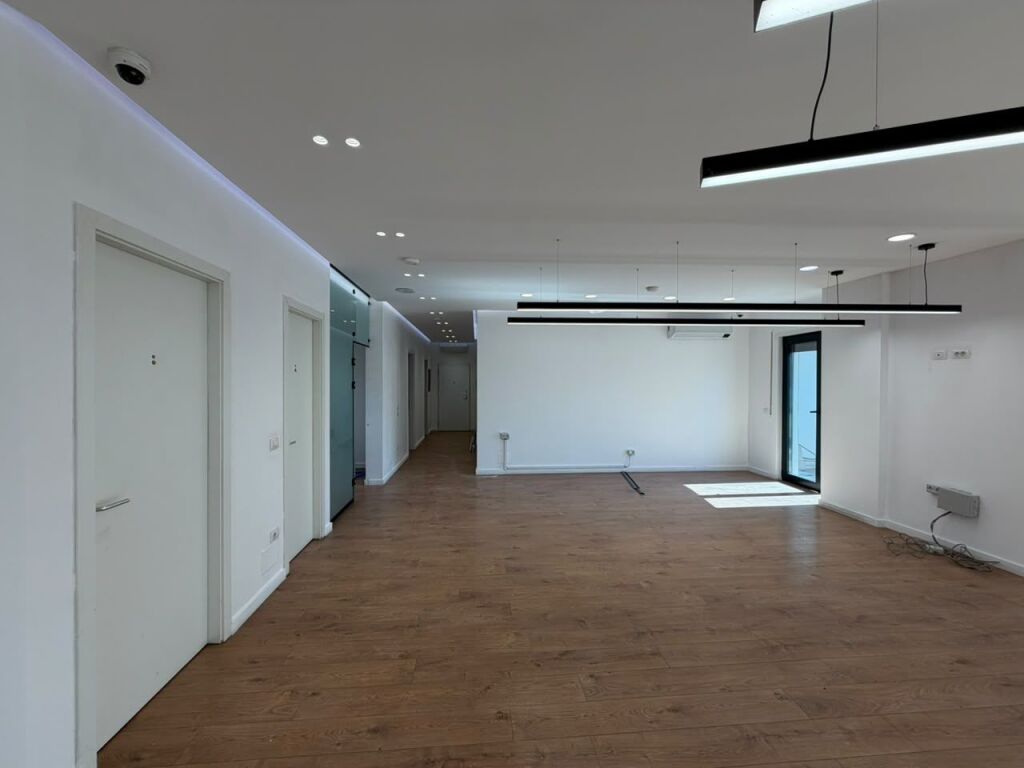 Business premises for rent at Zogu I Boulevard.