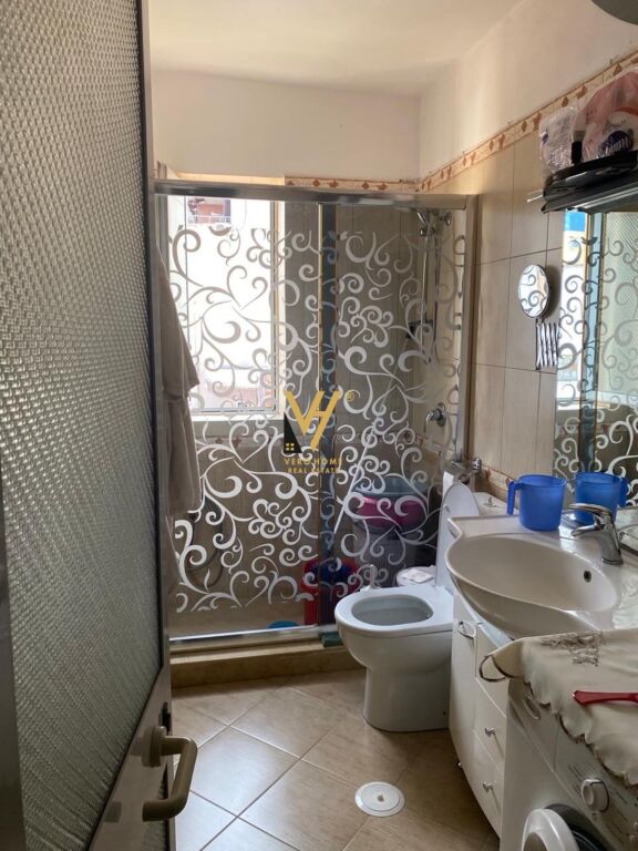 JEPET APARTAMENT 1+1 ME QIRA TE RRUGA FORTUZI 65.000 LEKE
