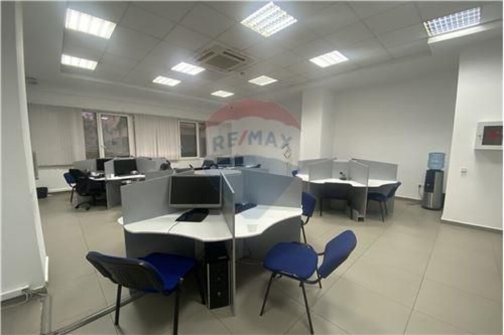 AMBIENT KOMERCIAL ME QIRA PRANE QENDRES