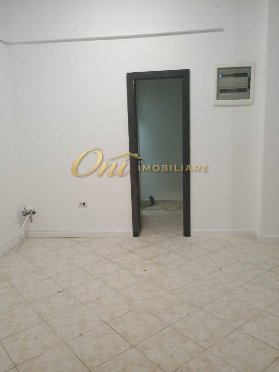YZBERISHT NEGOZIO IN VENDITA 55M2