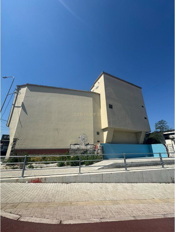 Ambient Komercial për Investim – Potencial për Hotel