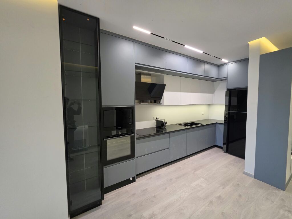 🏡 JEPET ME QIRA APARTAMENT 2+1 + DHOMË DOLLAPI + PARKIM 🏡  📍 Adresa: Don Bosko, pranë Vizion Plus