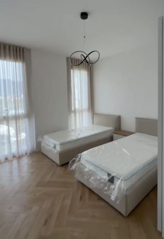 Jepet apartament 2+1+2 me qira tek Rruga e Burgut , Rruga Jordan Misja , ish Stacioni i Trenit , Bulevardi i Ri .