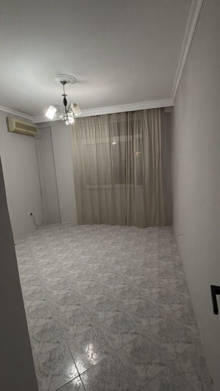 Appartamento 3+2+2 arredato in affitto a Komuna e Parisit – 800 €