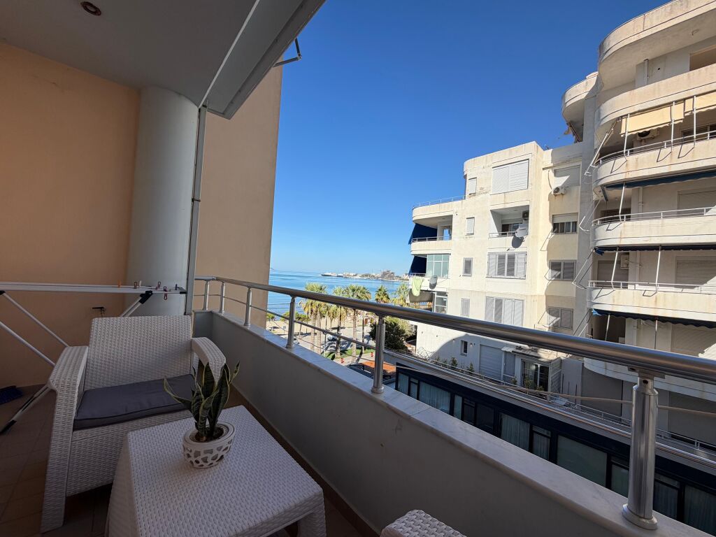🏡 APARTAMENT ME QIRA – LUNGOMARE, VLORË