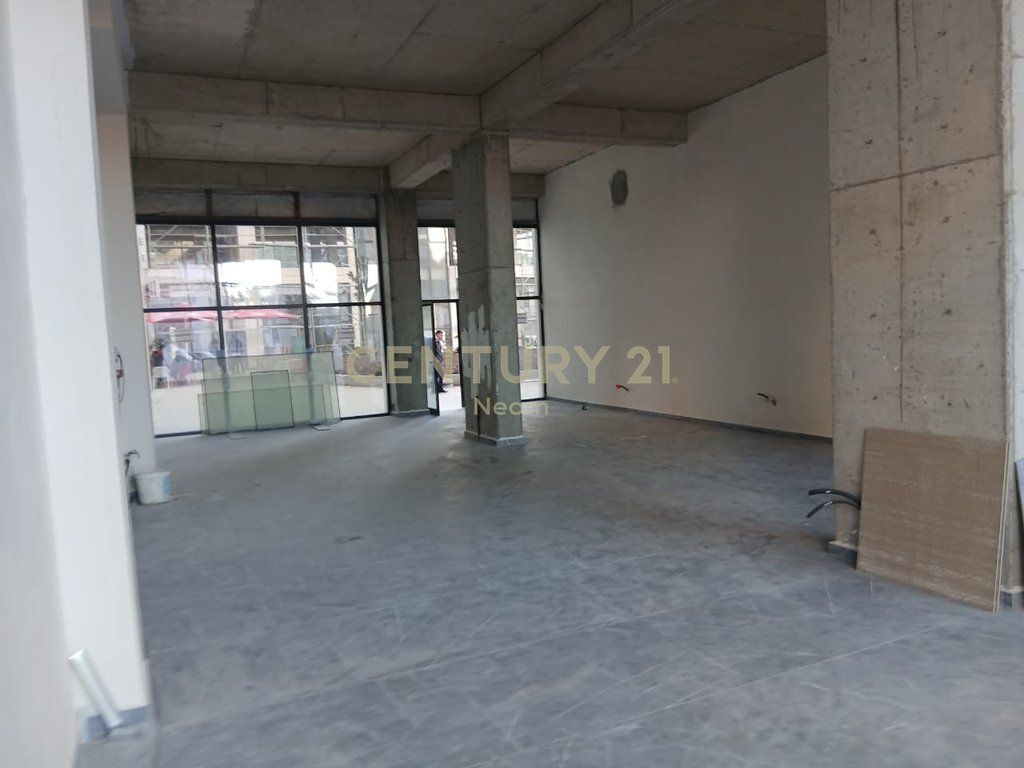 AMBIENT BIZNESI ME QIRA, 135M2 - ZOGU I ZI