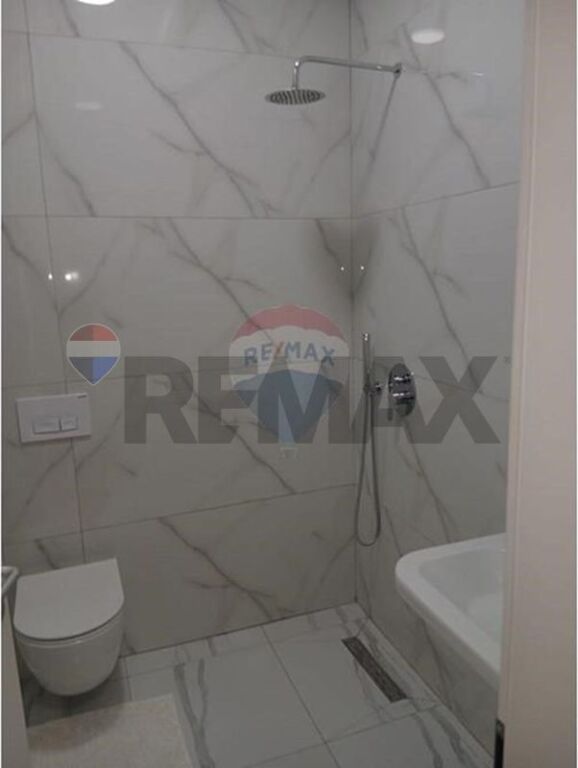 Apartament - Për Qira - Rruga Ferit Xhajko