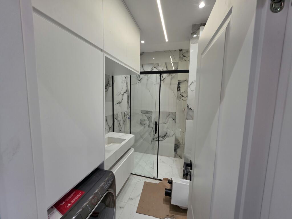 🏡 JEPET ME QIRA APARTAMENT 2+1 + DHOMË DOLLAPI + PARKIM 🏡  📍 Adresa: Don Bosko, pranë Vizion Plus