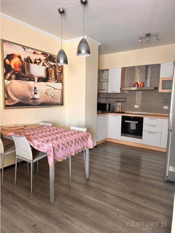 Shitet Apartament Modern 2+1+2 në Ish Blloku, Tiranë