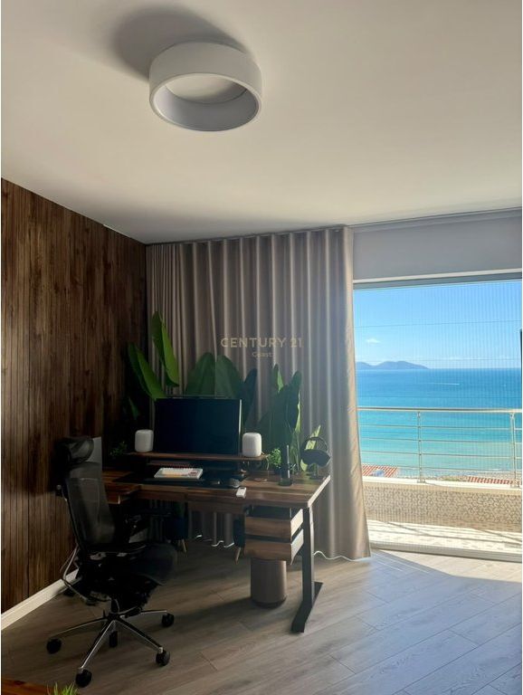 Penthouse me qira ne Lungomare, Vlore