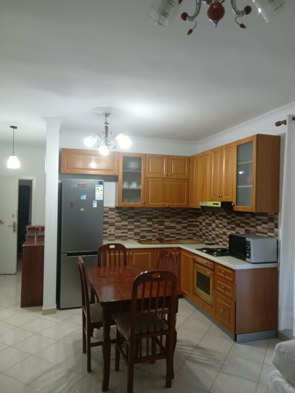 🏡 APARTAMENT 1+1 ME QIRA AFATGJATË – VLORË/Te Policia