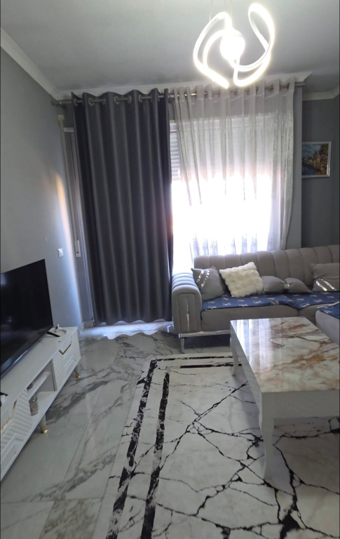 Jepet me qira apartament 2+1 përballë QSUT, Tiranë.