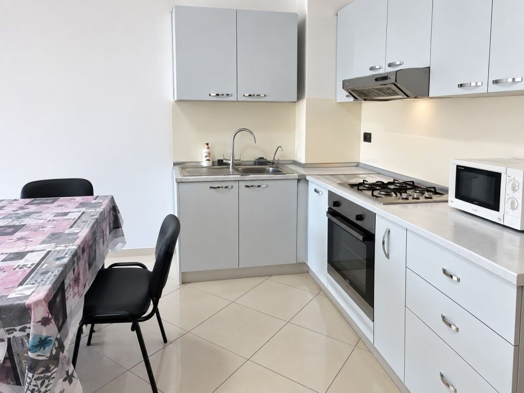 Jepet me Qera Apartament 2+1+2 📍Astir , Buze Unazes