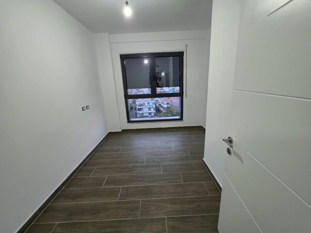 🏡 JEPEN ME QIRA 2 APARTAMENTE 3+1+2 – BULEVARDI I RI  📍 Adresa: Në kryqëzimin e Bulevardit të Ri me Rrugën “Jordan Misja”💰 Çmimi: 80.000 lekë/muaj për apartament