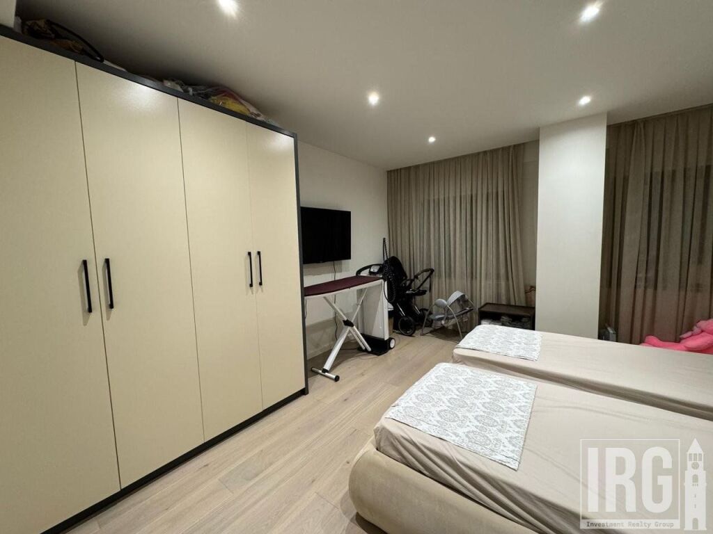 SHITET APARTAMENT LUKSOZ me 2 poste parkimi tek Kodra e Diellit