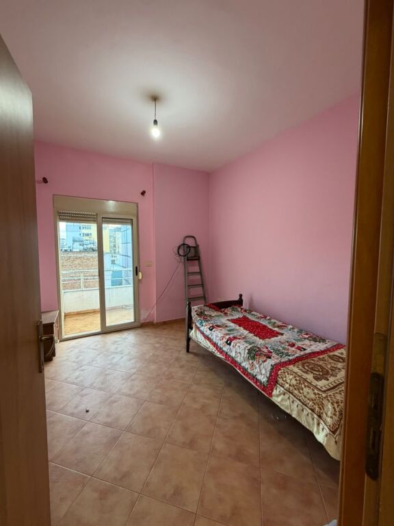 Shitet Apartament 2+1 ne Durres