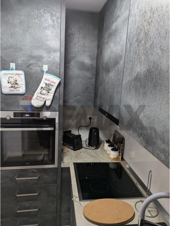 Apartament - Për Qira - Rruga Ferit Xhajko