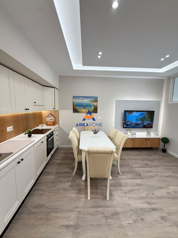 SHITET APARTAMENT 1+1+BALLKON "PRANE HOTEL PELIKAN,DURRES" 125.000 EURO