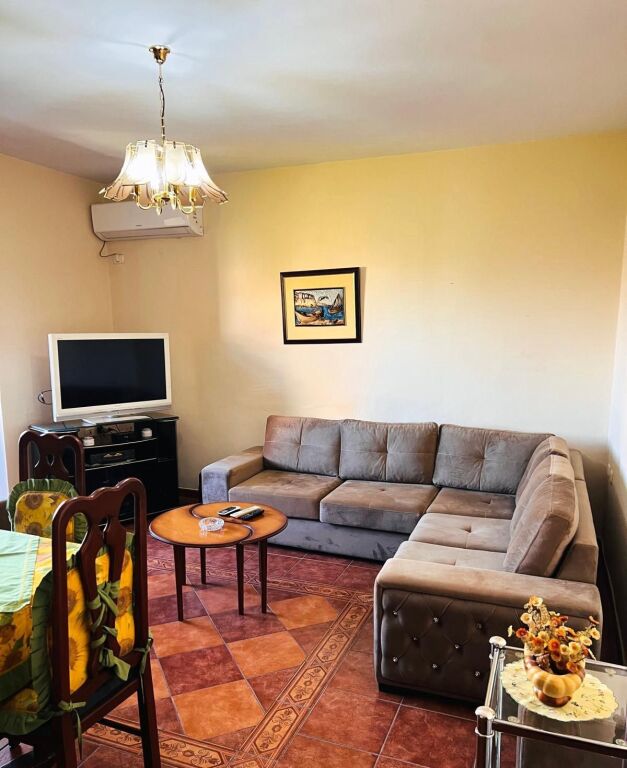 Affitto | Apartament 2 + 1 | Rruga Qemal Stafa | 500 €/mese