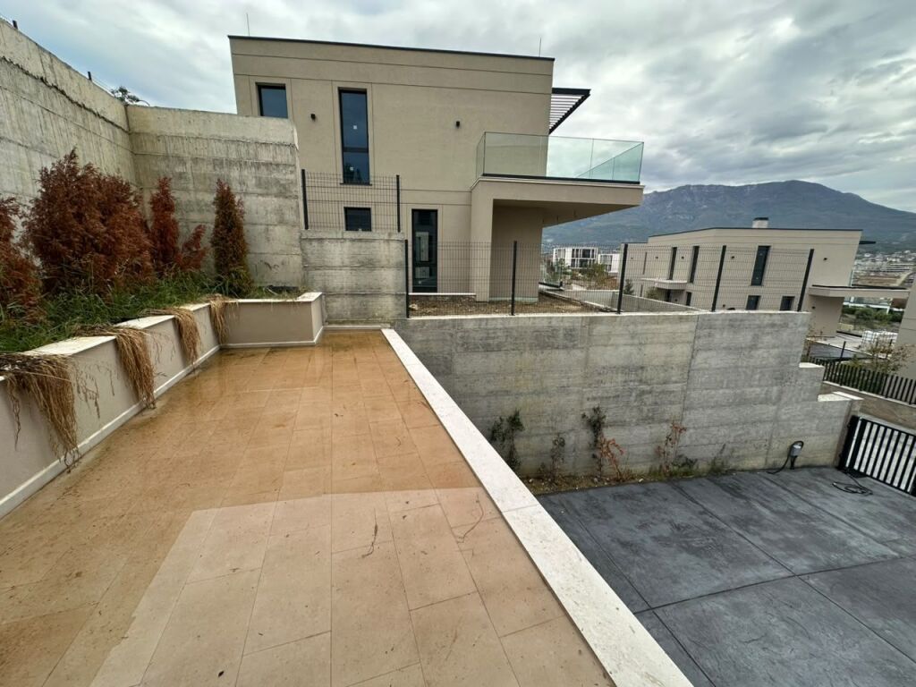 SHITET VILË INDIVIDUALE – LAKE SHORE RESIDENCES 📍 Liqeni i Farkës, Tiranë