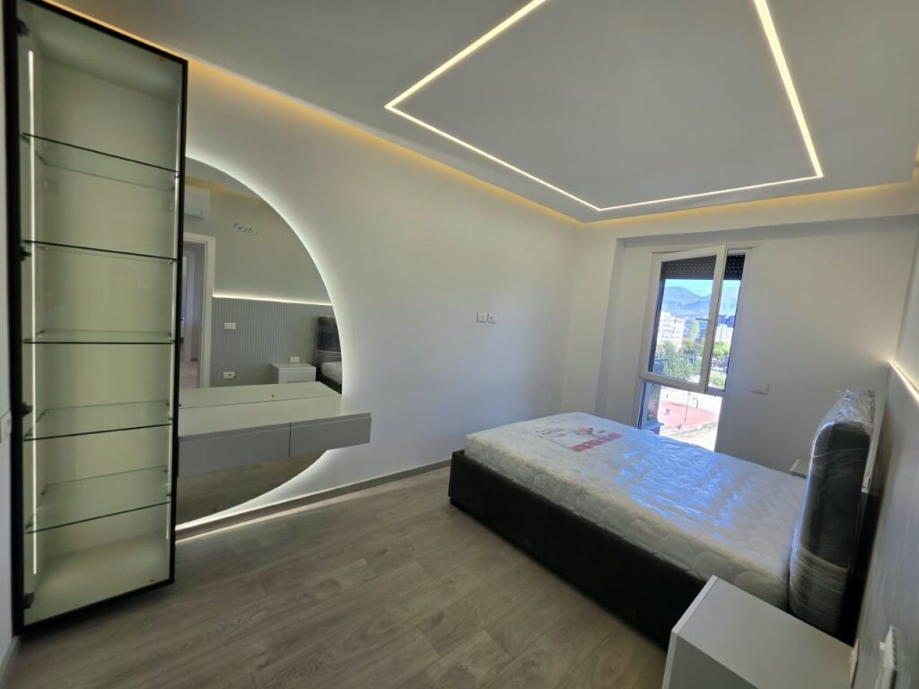 🏡 APPARTAMENTO 2+1 + CAMERA ARMADIO + PARCHEGGIO IN AFFITTO 🏡  📍 Indirizzo: Don Bosko, vicino a Vizion Plus💰 Prezzo: 120.000 lekë/mese