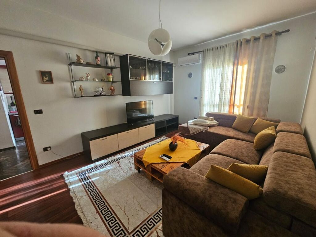 🏠 Per qira Apartament  2+1+2 Prane Gjykates Durres