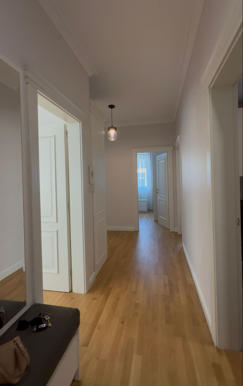 Shitet apartament 3+1+2 me post parkimi në Rrugën Eduard Mano, pranë Kopshtit Zoologjik.