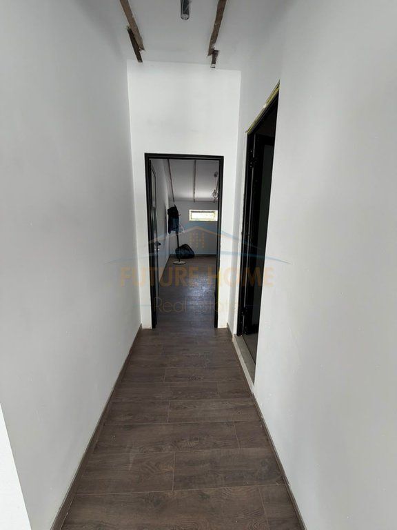 Shitet, Apartament 1+1, Shallvaret, Tiranë.