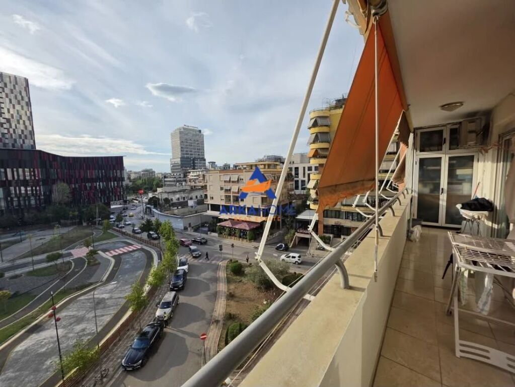 JEPET ME QERA APARTMENT+POST PARKIMI PER ZYRA "TE STADIUMI AIR ALBANIA" 2000 EURO