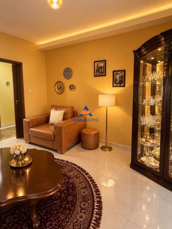 SHITET APARTAMENT 3+1+3 BALLKONE "PRANE SHKOLLES FAIK KONICA, MYSLYM SHYRI" 38400000 LEKE