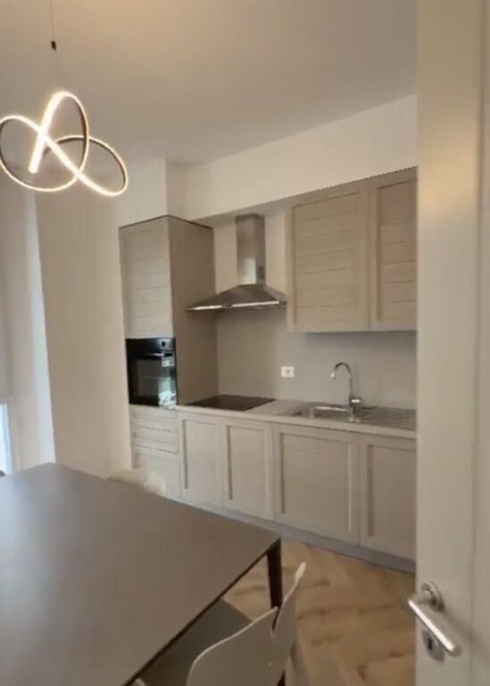 Jepet apartament 2+1+2 me qira tek Rruga e Burgut , Rruga Jordan Misja , ish Stacioni i Trenit , Bulevardi i Ri .