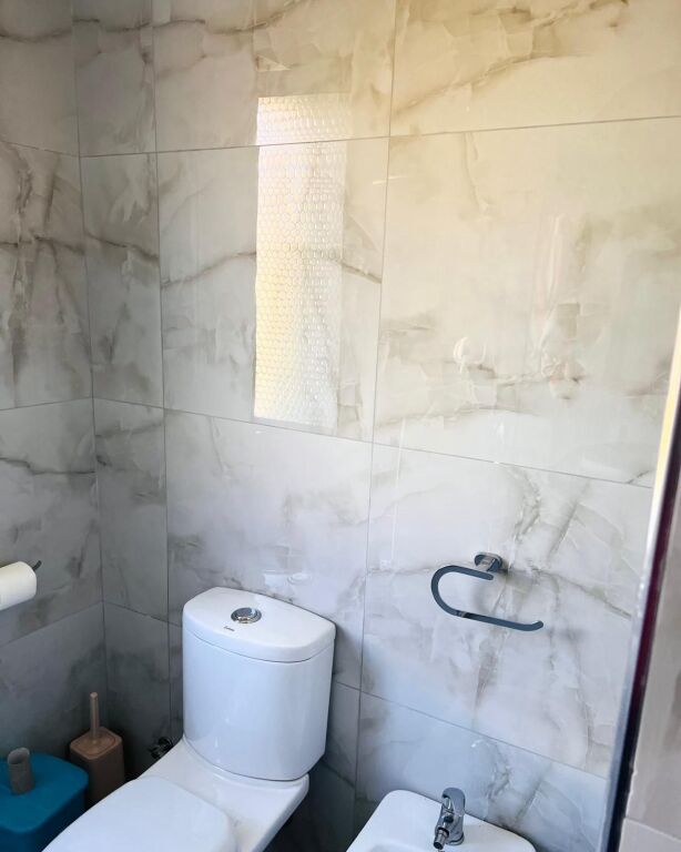 🏢Nella zona di Varri te Bamit, è in affitto un appartamento arredato 2+1. 50.000 Leke