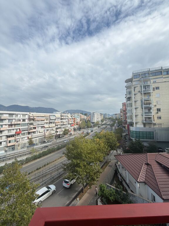 Jepet me qira apartament 2+1 në Selit 55000 leke,
