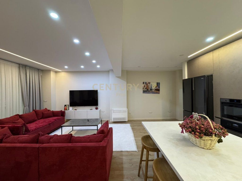 APARTAMENT MODERN PER QIRA PRANE ARENES KOMBETARE!
