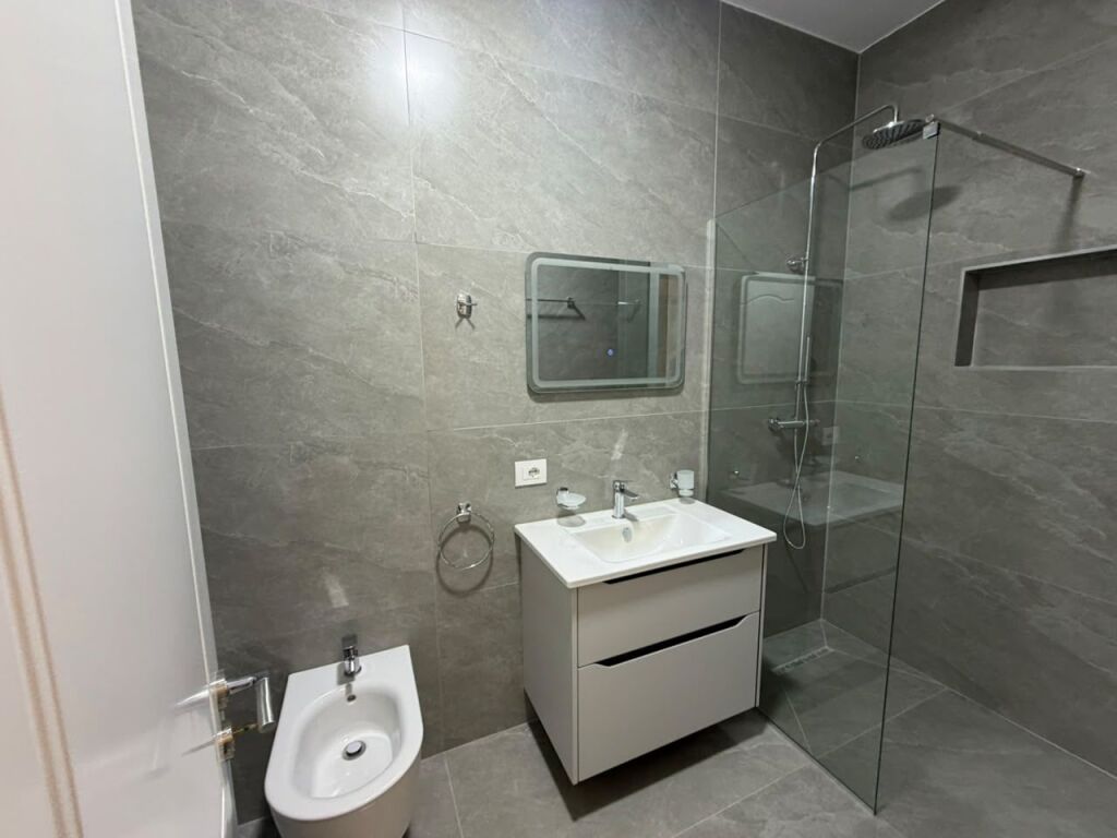 🏡 JEPET ME QIRA APARTAMENT 2+1 TEK 5 MAJI