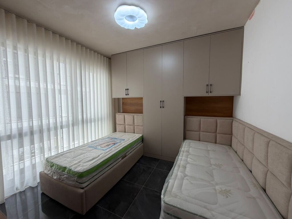 Shitet apartament 2+1 ne Malin e Robit