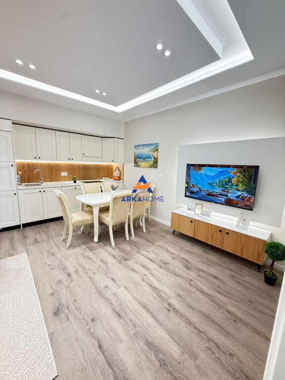 SHITET APARTAMENT 1+1+BALLKON "PRANE HOTEL PELIKAN,DURRES" 125.000 EURO