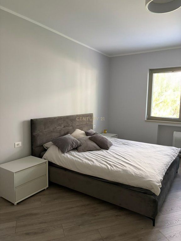 Penthouse me qira ne Lungomare, Vlore