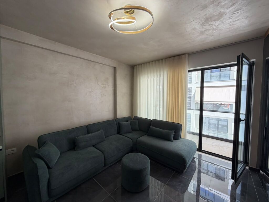 Shitet apartament 2+1 ne Malin e Robit