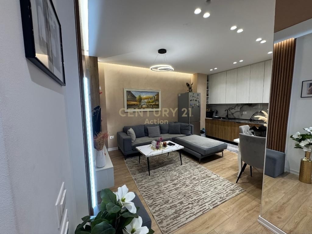 Apartament 2+1 per shitje te Fratari, Astir