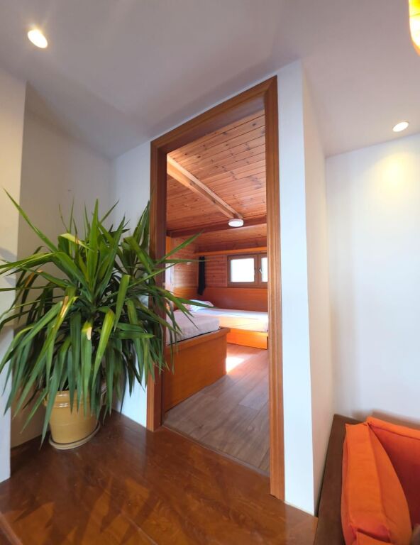 Jepet me qera Apartamenti 2+1, midis rruges Kavajes dhe Myslym Shyrit ( rruga Him Kolli)  800 mije leke te vjetra