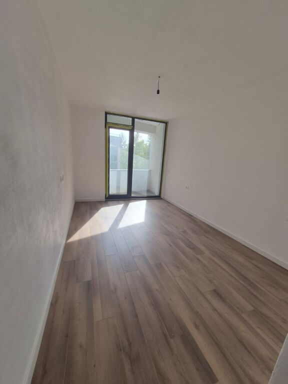 Jepet Apartament me qera 2+1 per banim apo zyre ne Astir prane pallatit Romario